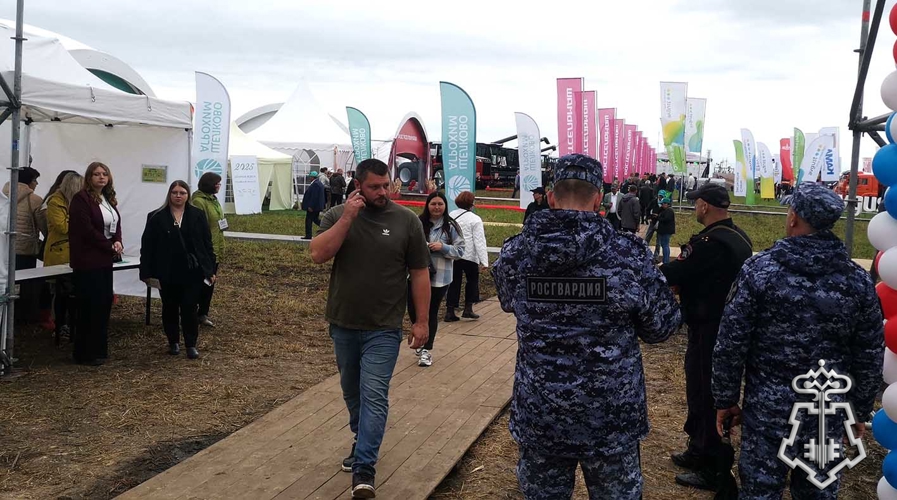 В Орле росгвардейцы обеспечили безопасность выпускных вечеров и «Дня Русского поля»