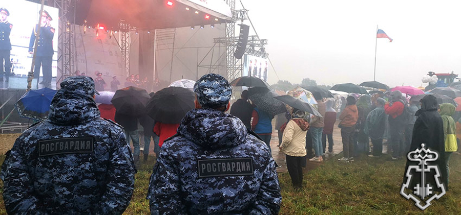 В Орле росгвардейцы обеспечили безопасность выпускных вечеров и «Дня Русского поля»