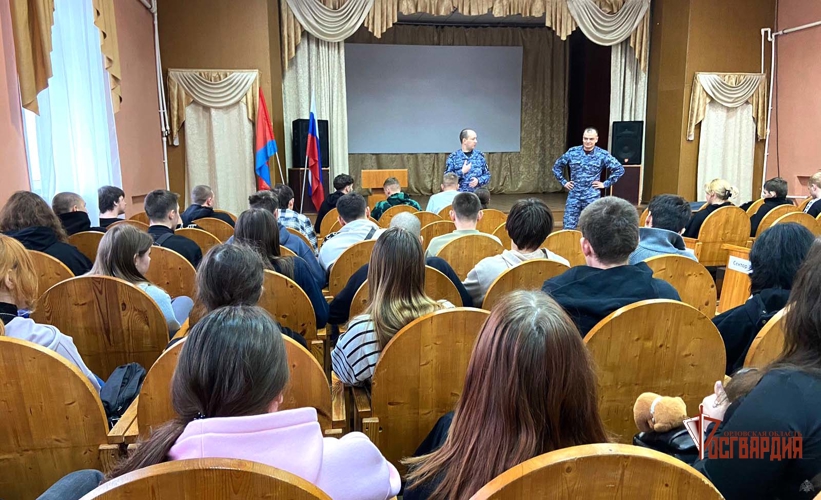 Росгвардейцы пригласили на службу орловских выпускников