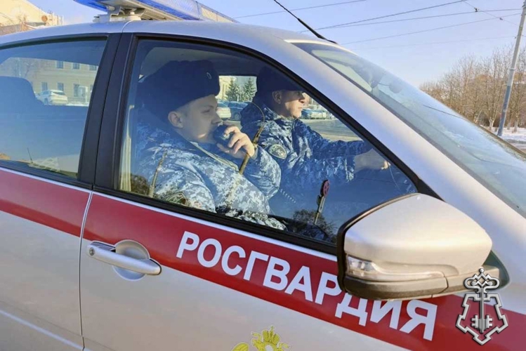 В Орле росгвардейцы за прошедшие сутки задержали 4 граждан, уклонившихся от оплаты товаров на кассе
