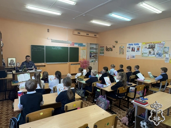 Росгвардейцы провели уроки мужества с орловскими школьниками