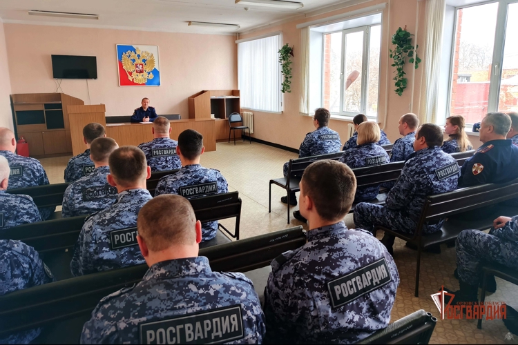 В Орле представитель следственного управления СК России провёл занятие с росгвардейцами по профилактике преступлений