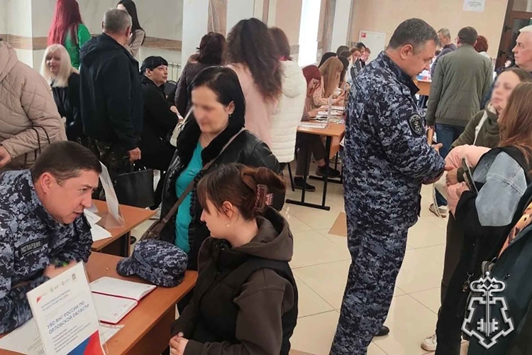 Росгвардейцы приняли участие во Всероссийской ярмарке трудоустройства