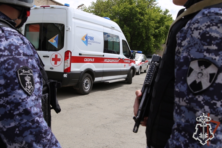 Росгвардейцы задержали дебошира, напавшего на бригаду медиков