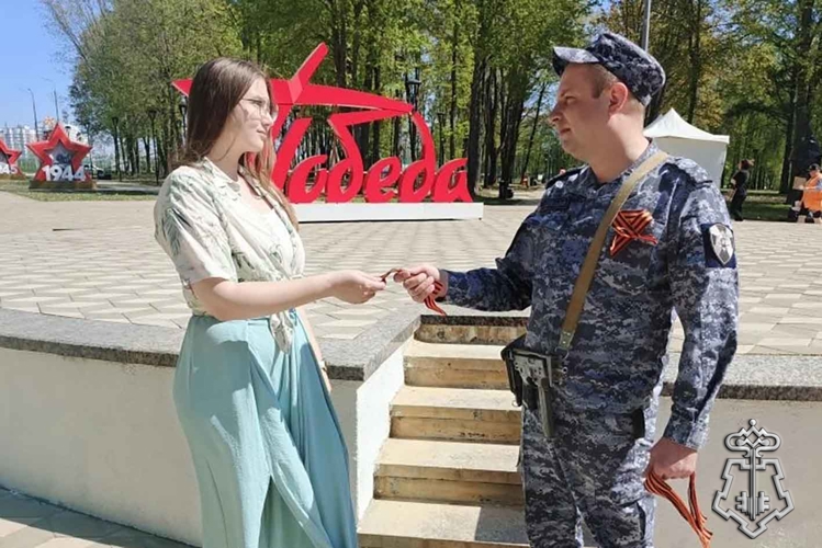 В Орле росгвардейцы поддержали Всероссийскую акцию «Георгиевская лента»