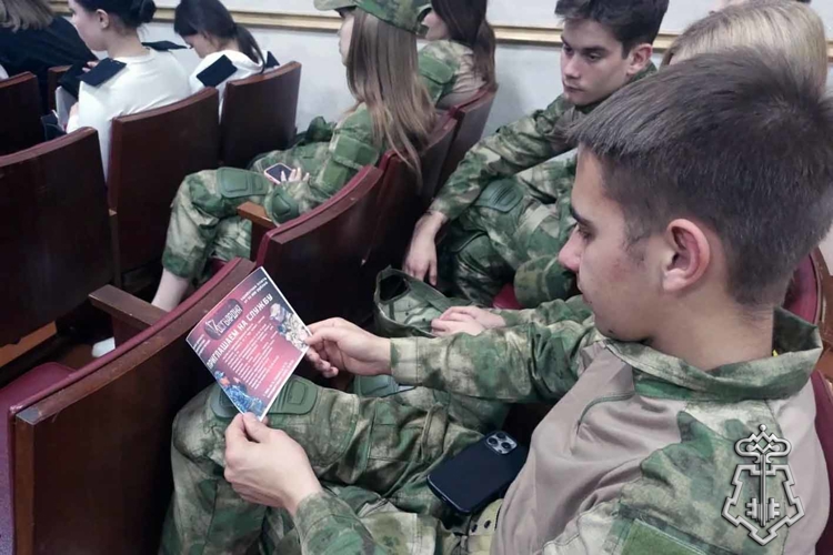 Студенты Болховского педагогического колледжа познакомились со службой в Росгвардии