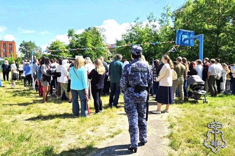 Росгвардейцы обеспечили безопасность школьных звонков в Орловской области