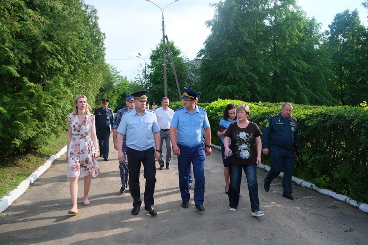 Начальник региональной Росгвардии и прокурор области провели проверку детского лагеря «Ветерок»