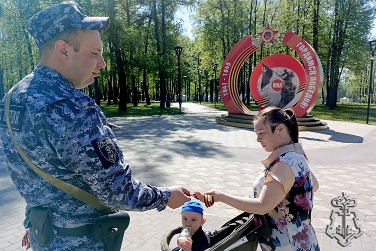 В Орле росгвардейцы поддержали Всероссийскую акцию «Георгиевская лента»