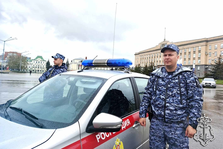 В Орле росгвардейцы приняли участие в обеспечении общественной безопасности в День Победы