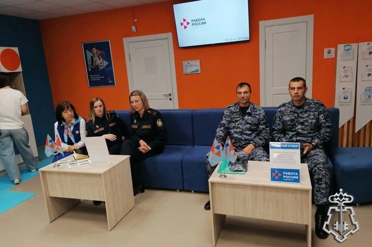 Росгвардейцы пригласили жителей Мценского района на службу