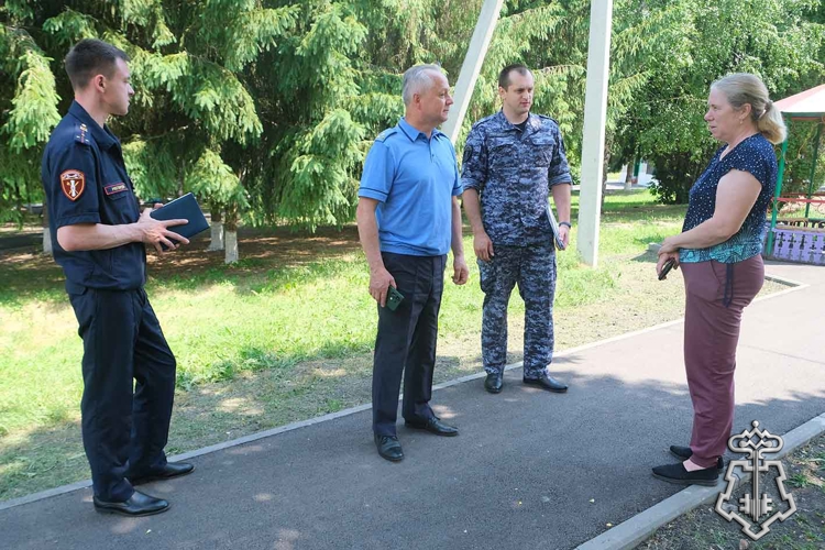 Росгвардейцы проинспектировали антитеррористическую защищённость детского лагеря «Дружба»