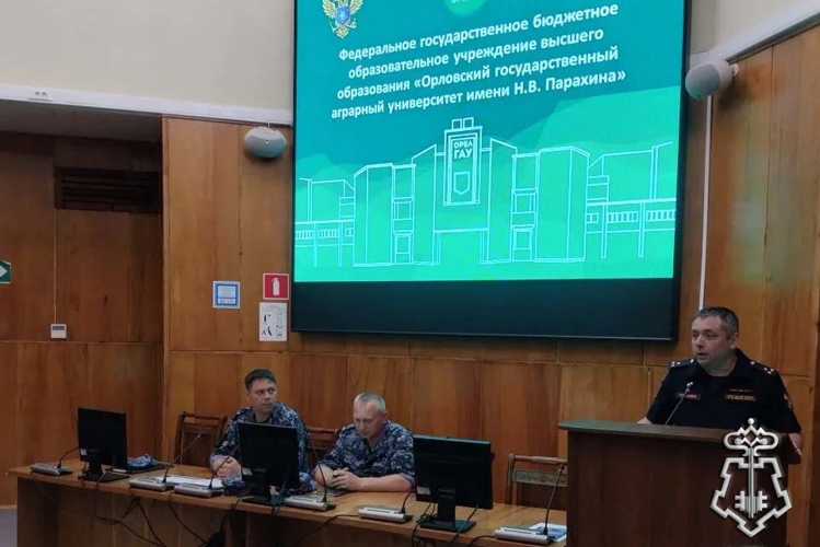 Росгвардейцы рассказали орловским студентам о 10-летии войск