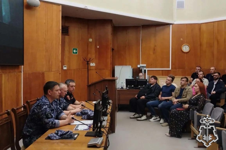Росгвардейцы рассказали орловским студентам о 10-летии войск