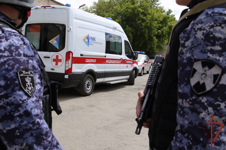 Росгвардейцы оказали поддержку бригаде скорой медицинской помощи