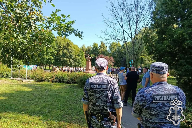 Росгвардейцы обеспечили безопасность во время празднования Дня ВДВ