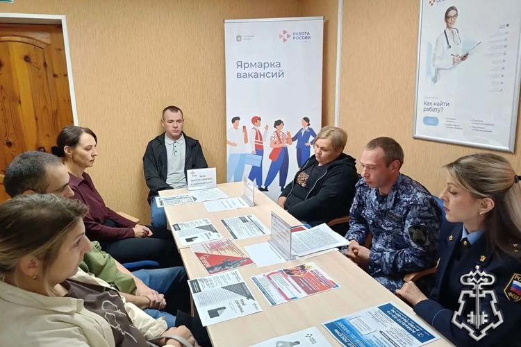 Представители Росгвардии приняли участие в ярмарке вакансий в Верховье