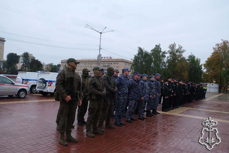 Росгвардейцы приняли участие в гарнизонном разводе на площади им. Ленина
