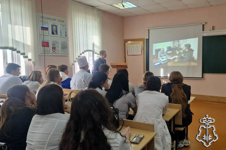 Ливенские росгвардейцы поговорили о безопасности со студентами медиками