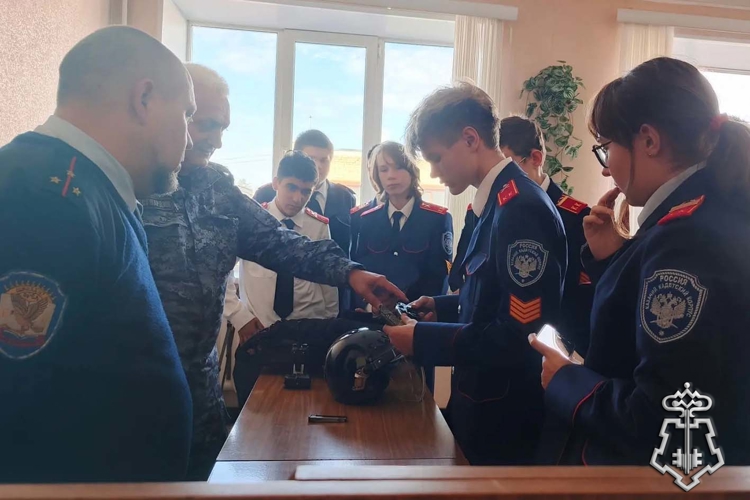 Орловские школьники побывали на экскурсии во вневедомственной охране Росгвардии