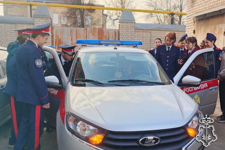 Орловские школьники побывали на экскурсии во вневедомственной охране Росгвардии
