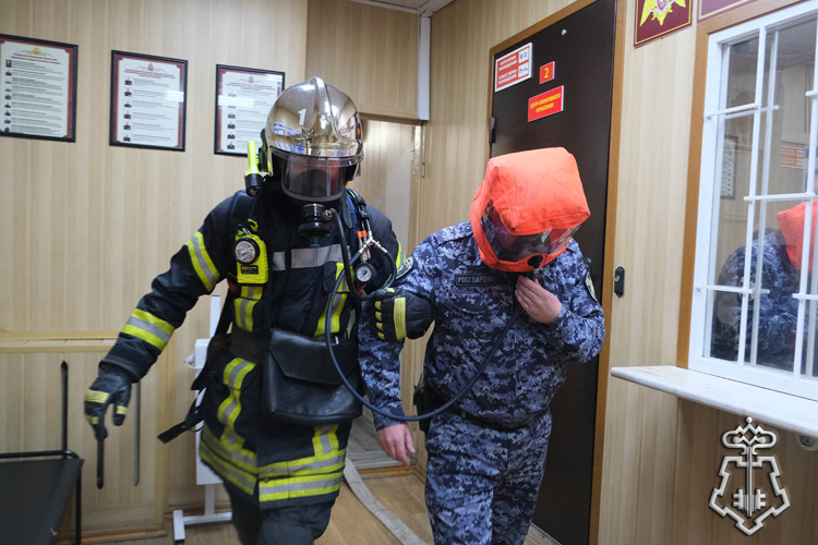 В Орле прошли совместные учения вневедомственной охраны Росгвардии и МЧС