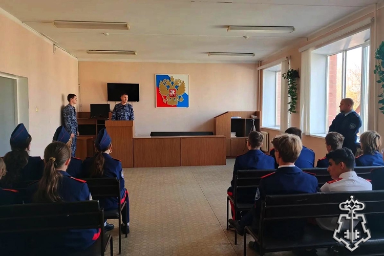 Орловские школьники побывали на экскурсии во вневедомственной охране Росгвардии
